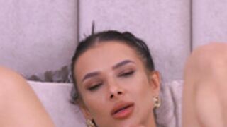 Raisa 2025-09-28_02-58-39