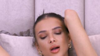Raisa 2025-09-28_02-58-39