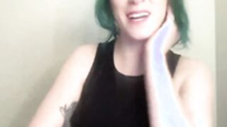 Lillysinxx flashing big tits