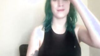 Lillysinxx flashing big tits