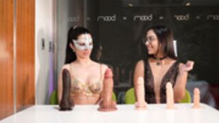 Diana Melancia e Itsxlilix numa competição de dildos