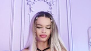 AstridStormy pantyless twerking in doggy in freechat