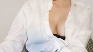 Boss, Joi, dildo