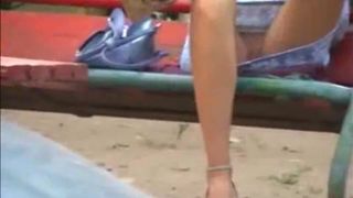 So beautiful Upskir espiandola