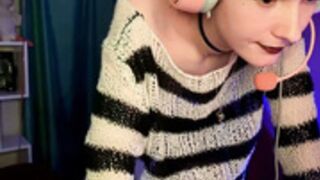 eunabiddlecome NN braless