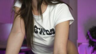 cleose without panties & showing pussy