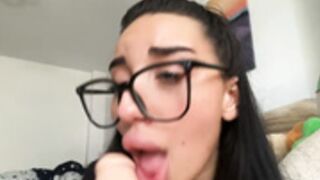 Mds suge pula pana se ineaca cu ea