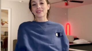 annieb3ll469 pee comp