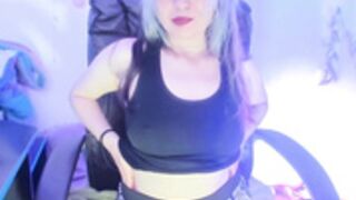 sammysammy_ shows her thong in doggy