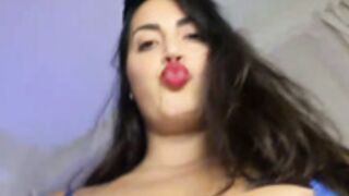 solbabe twerks and flashes