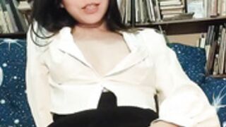 20260515 - LoveFoxyQueen_1 spits and plays with herself