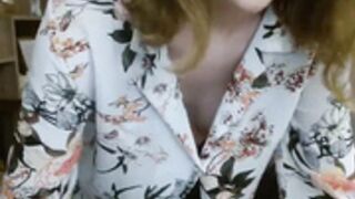 JuicyPenny - nonnude model teasing her tits