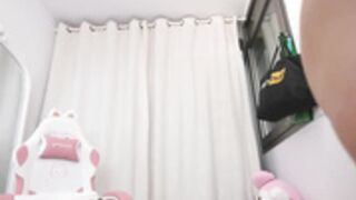 Bunnyblondy fingering his wet pussy and squirt