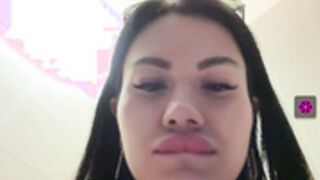 wet_bunny squirt public toilet