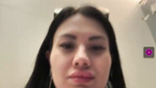 wet_bunny squirt public toilet