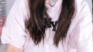DaphneCopper1 spreads pussy