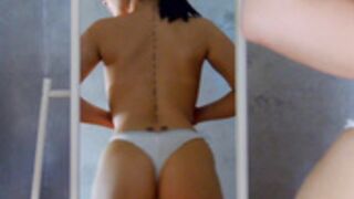 Meliiis topless