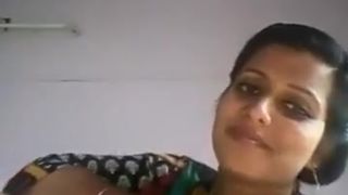 indian girl showing big brown boobs