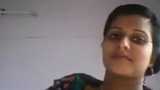 indian girl showing big brown boobs