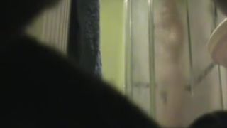 Espiando A mi Becina De al Lado