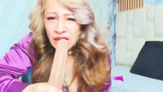 amal_thompson gives footjob and blowjob