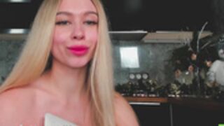 Aleksa_Cutie nude pillow ride