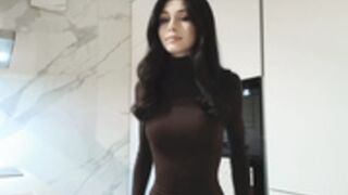 milla_bella_2025-12-19_23-35
