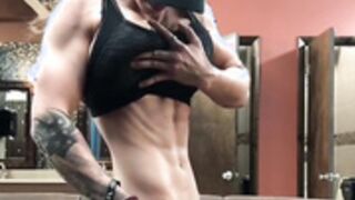 Natural Tits huge muscles flexing