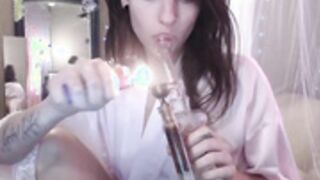mollymeowz-mfc-201704151803_2 420 smoking