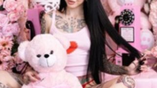 lovesick - emo/goth MFC star - toying her pussy