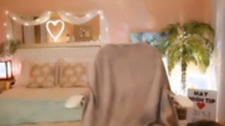AmyValentine handbra an headstand