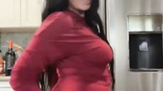 Peachyqueenamelia 2