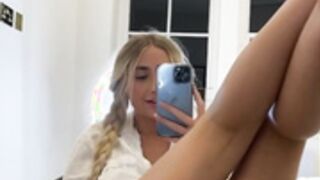 Lily Phillips squirting on mirror