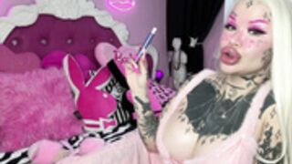 Nasty Bimbo smoking