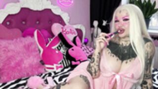 Nasty Bimbo smoking