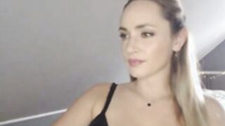 ScarlettBody sexy shy streamer