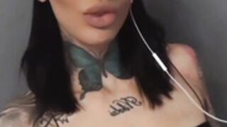 outfit check hot chick