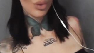 outfit check hot chick