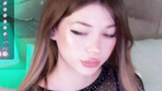 Russian bitch shows off her oral skills