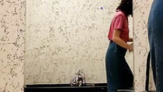 officiallyfreerangeamber cums in the changing room.