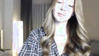 CuteBlonde spectacular model on MFC