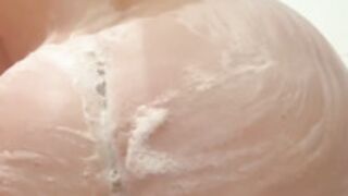 Elastigirll trailer bath naked