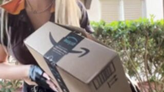 Ups delivery torso dilo
