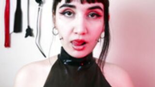 lipgloss + spit bubbles