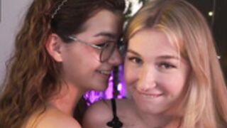 FlairEdgin lesbian kiss