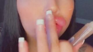 Baby bimbo kisses