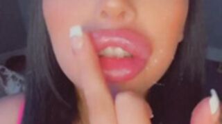 Baby bimbo kisses