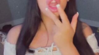 Baby bimbo kisses