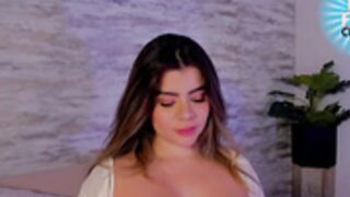 julie_belle_ 26