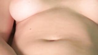 Elle se touche